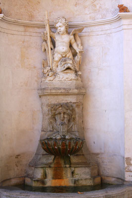 Bild: Fontaine du jardin de la marie, Pernes les Fontaines 