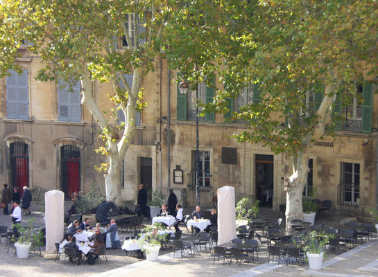 Bild: Restaurant gegenüber Papstpalast, Avignon