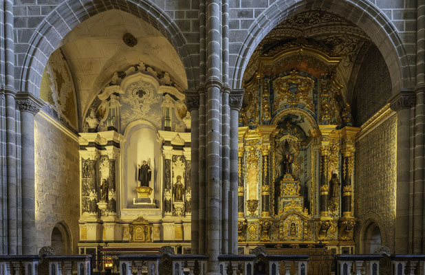 Bild: Seitenkapellen in der Igreja de São Francisco in Évora 