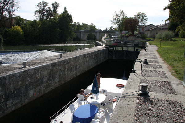 Hausboot-Tour auf dem Canal de Montech, Canal Latéral à la Garonne und Petite Baise 