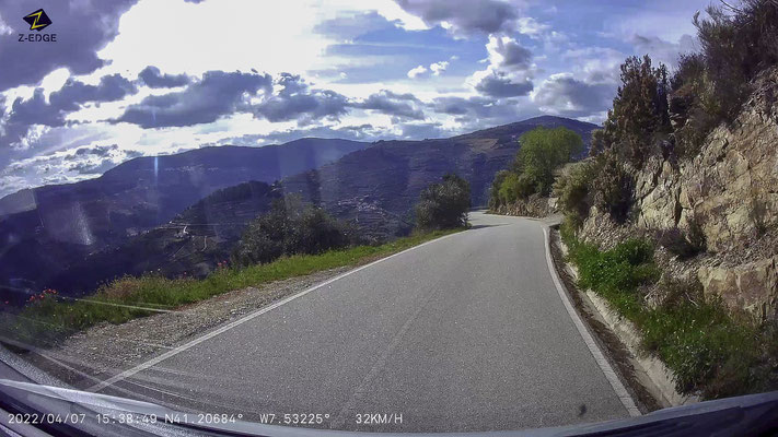 Bild: Landschaft auf einer Rundfahrt hinter Pinhão 