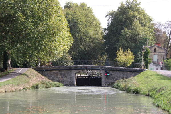 Hausboot-Tour auf dem Canal de Montech, Canal Latéral à la Garonne und Petite Baise 