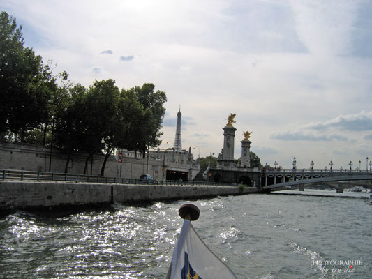 Bild:  Bootsrundfahrt auf der Seine Pont Alexandre III