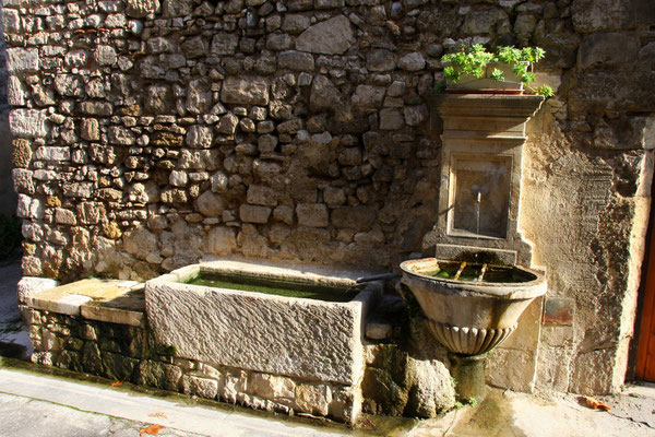 Bild: Fontaine de la Rue des Prieurs, Pernes les Fontaines 