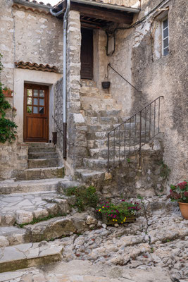 Bild: Gourdon im Département Alpes Maritimes in der Provence  