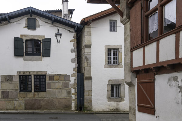 in den Straßen von Ascain im französischen Baskenland