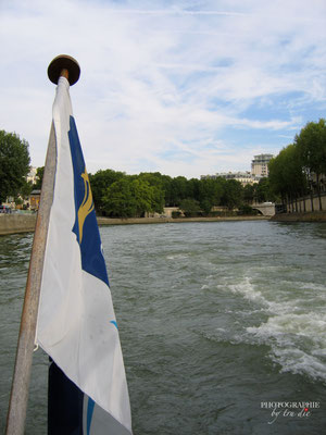 Bild:  Bootsrundfahrt auf der Seine in Paris 