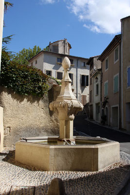 Bild: Fontaine de l`hopital, Pernes les Fontaines 