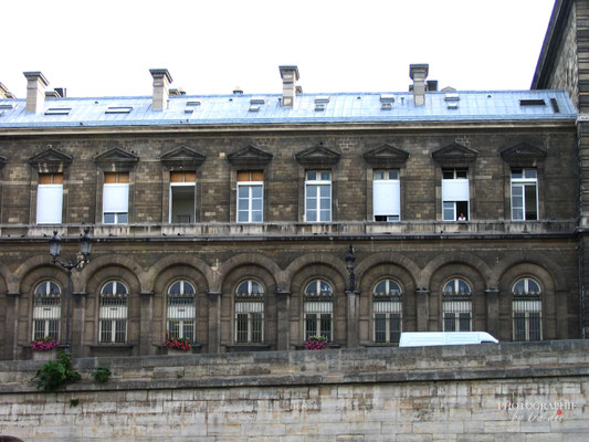 Bild:  Bootsrundfahrt auf der Seine in Paris 