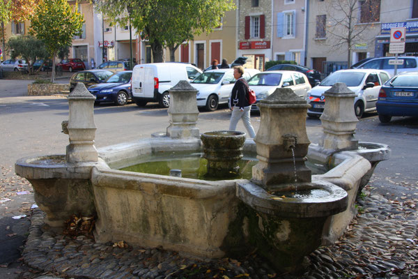 Bild: Fontaine du Portail neuf, Pernes les Fontaines 