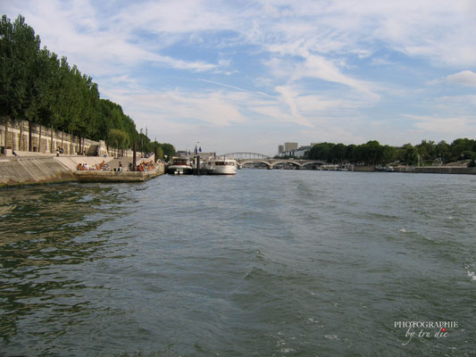 Bild:  Bootsrundfahrt auf der Seine in Paris 