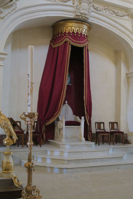 Bild Papststuhl in der Cathédrale Notre Dame des Domes in Avignon