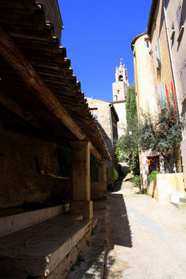 Bild: Straße mit Blick auf Kirche Cucuron, Vaucluse, Provence