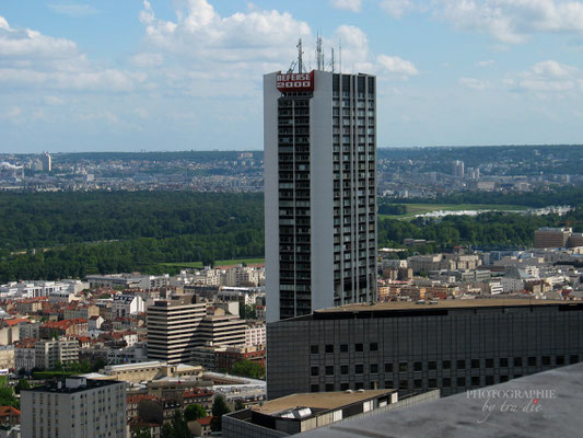Bild: Aussicht von der Dachterrasse La Grande Arche im La Défense 