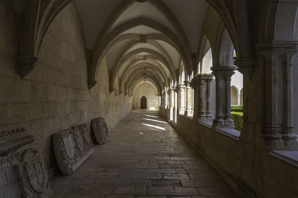 Bild: Alfosinischer Kreuzgang der Mosteiro de Santa Maria da Vitória in Batalha 
