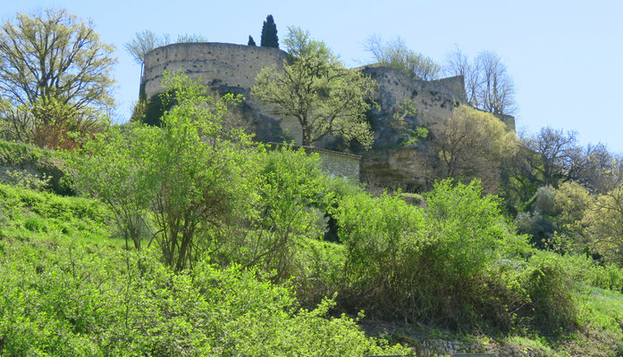 Bild: Blick auf die Stadtmauer von Ménerbes, Luberon