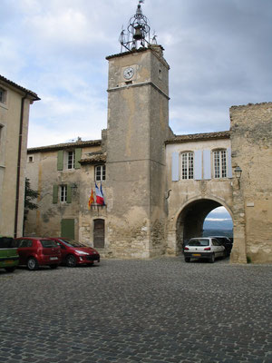 Bild: Hôtel de Ville (Rathaus) mit Glockenturm aus dem 15. Jh. in Ménerbes