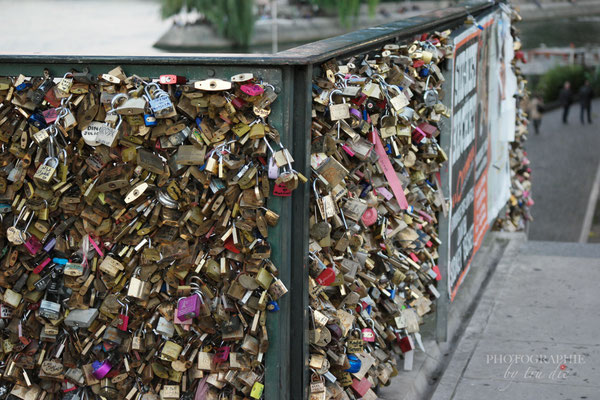 Bild: Pont de l'Archevêché in Paris