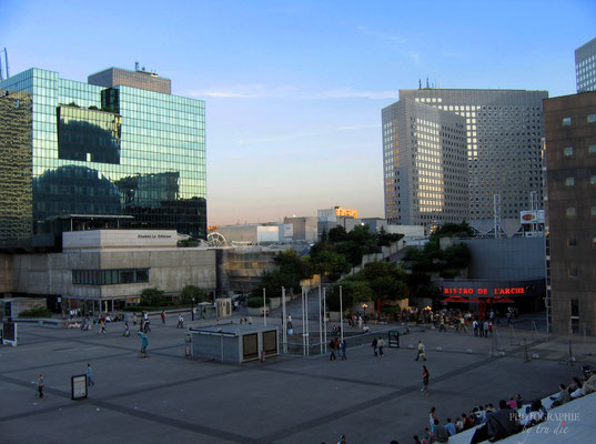 Bild: Wolkenkratzer im Viertel La Défense