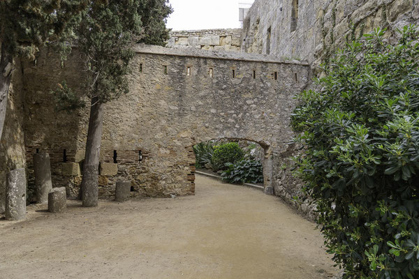 Bild: Passeig Arqueològic entlang der Stadtmauer in Tarragona 