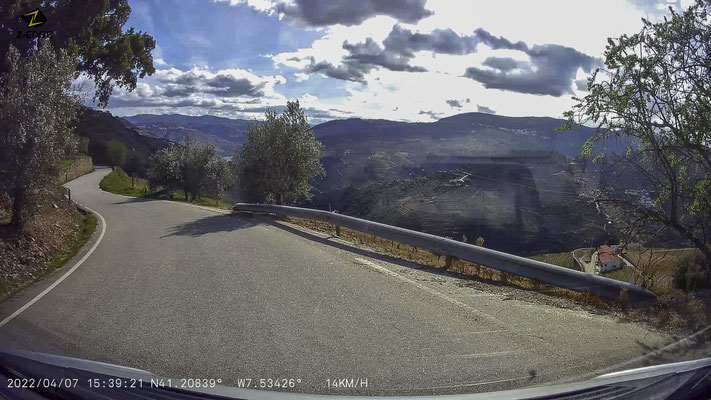 Bild: Landschaft auf einer Rundfahrt hinter Pinhão 