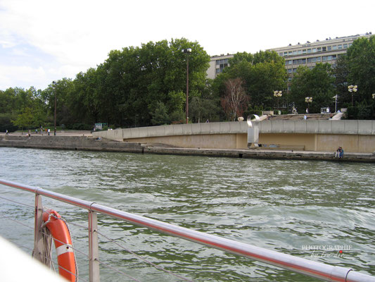 Bild:  Bootsrundfahrt auf der Seine in Paris 