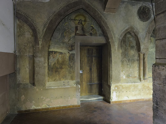Kreuzgang in dem ehemaligen Franziskanerkloster mit Fresken in Saverne