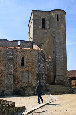 Bild: Gedenkstätte des Massaker von Oradour sur glane, hier zerstörte Kirche 
