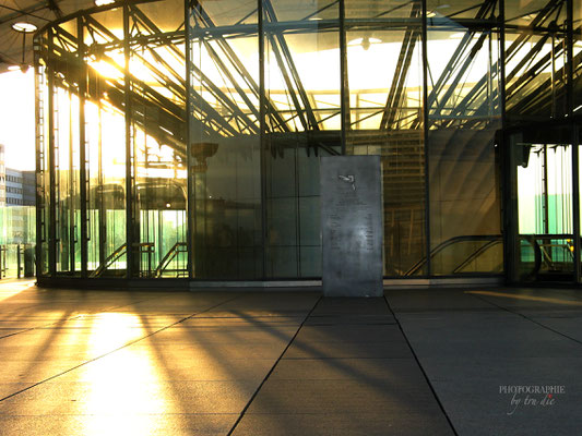 Bild: La Grande Arche im Büroviertel La Défense 