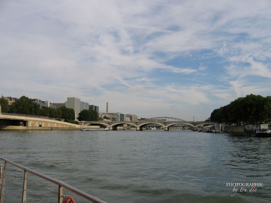 Bild:  Bootsrundfahrt auf der Seine in Paris 