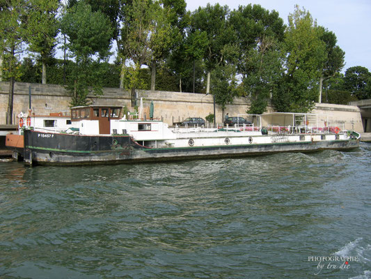 Bild:  Bootsrundfahrt auf der Seine in Paris 