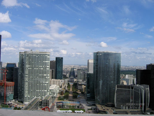 Bild: Aussicht von der Dachterrasse La Grande Arche im La Défense 