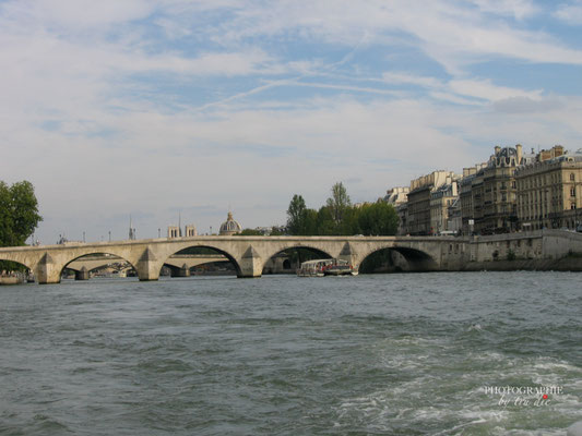 Bild:  Bootsrundfahrt auf der Seine in Paris 