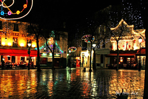 Bild: Am Abend auf dem Place Tertre in Paris 