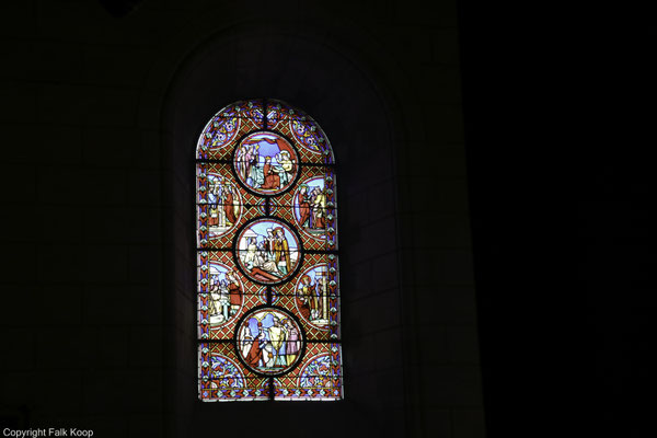 Bild: Glasfenster in der Église Saint-Denis d’Amboise