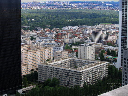 Bild: Aussicht von der Dachterrasse La Grande Arche im La Défense 