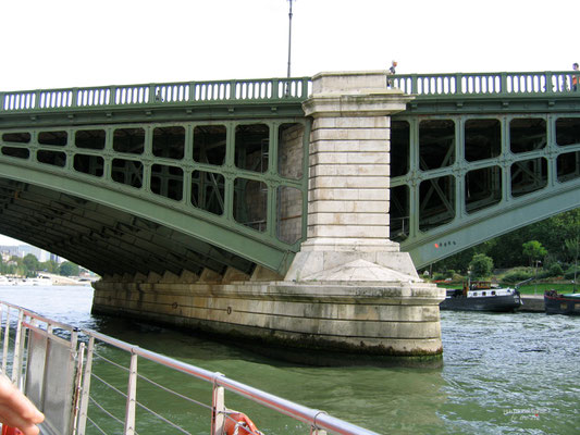 Bild:  Bootsrundfahrt auf der Seine in Paris 