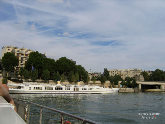 Bild:  Bootsrundfahrt auf der Seine in Paris 