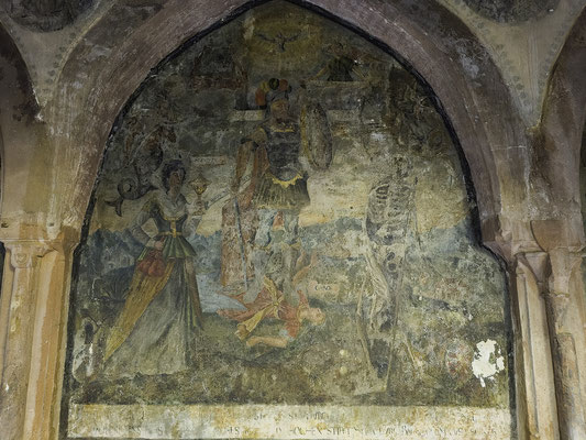 Kreuzgang in dem ehemaligen Franziskanerkloster mit Fresken in Saverne