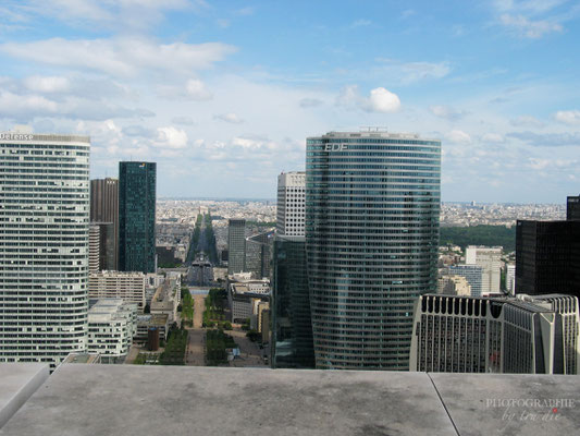 Bild: Aussicht von der Dachterrasse La Grande Arche im La Défense 