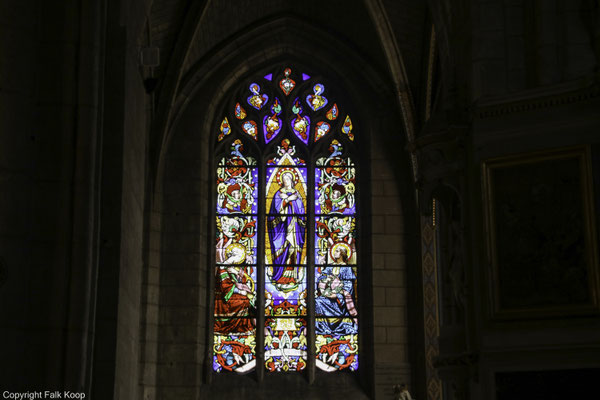 Bild: Glasfenster in der Église Saint-Denis d’Amboise