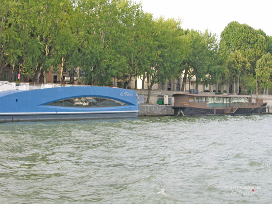 Bild:  Bootsrundfahrt auf der Seine in Paris