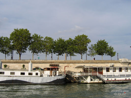 Bild:  Bootsrundfahrt auf der Seine in Paris 