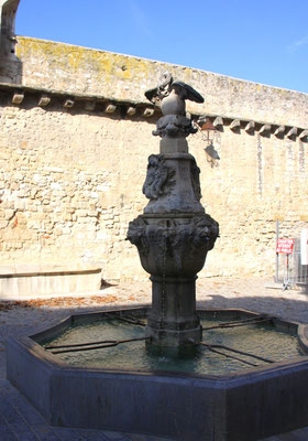 Bild: Fontaine du Comoran, Pernes les Fontaines 