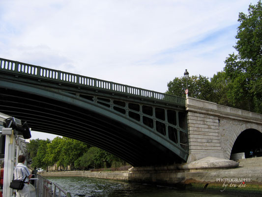 Bild:  Bootsrundfahrt auf der Seine in Paris 