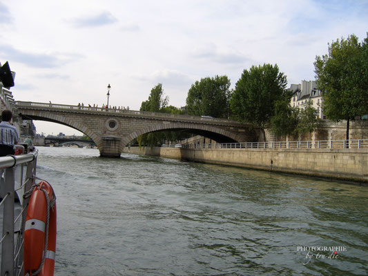 Bild:  Bootsrundfahrt auf der Seine in Paris 