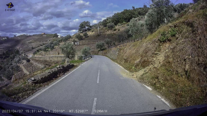 Bild: Landschaft auf einer Rundfahrt hinter Pinhão 