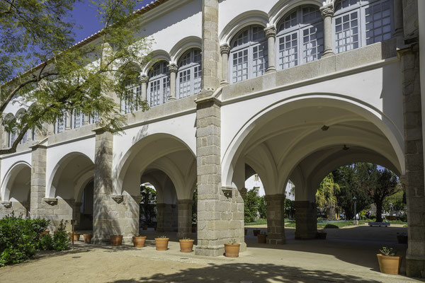 Bild: Der Jardim Publico und der Palácio de Dom Manuel in Évora 