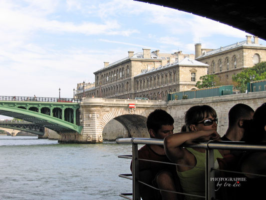 Bild:  Bootsrundfahrt auf der Seine in Paris