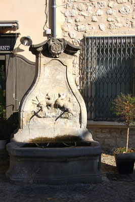 Bild: Fontaine desDauphins, Pernes les Fontaines